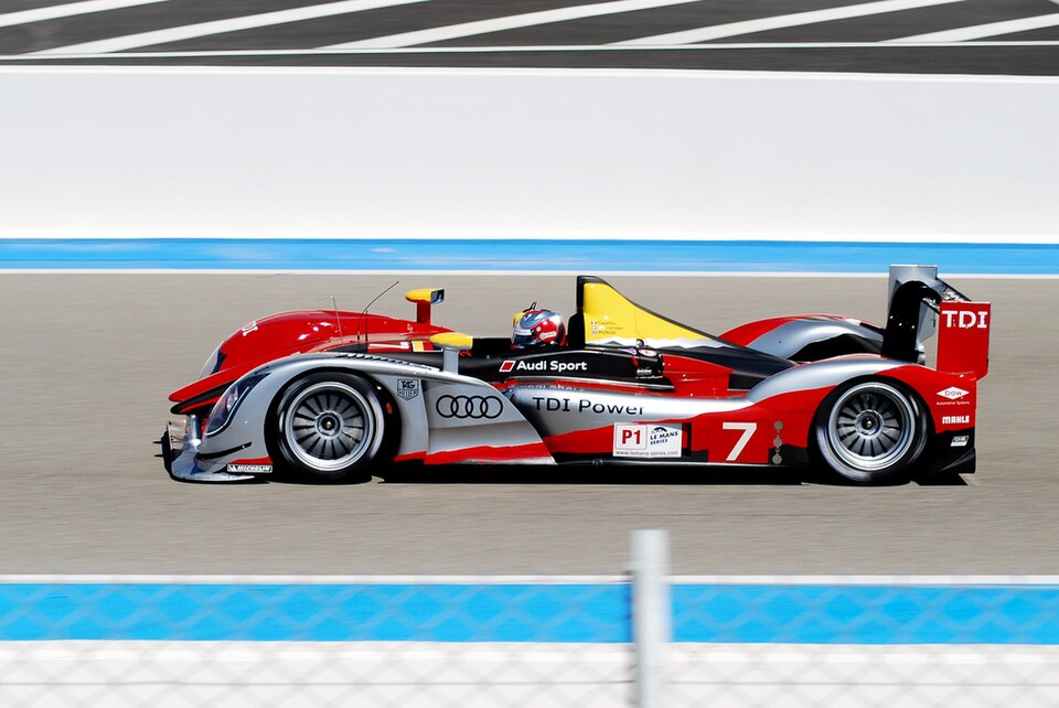 Audi R15 TDI plus (2010)
